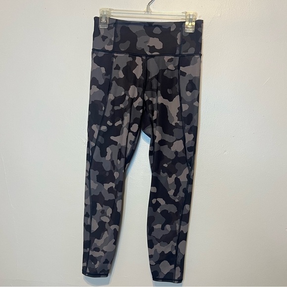 Athleta Camo Lightning 7/8 Tights Leggings with Pockets Small - Picture 3 of 6
